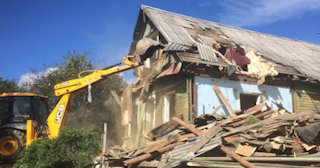 Промышленный демонтаж пристроек к дому в Гуково | Цены от 571 руб. за м2